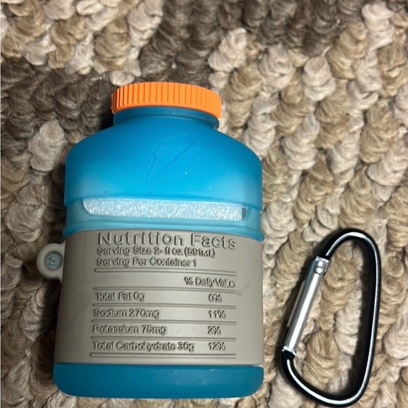 Blue Gatorade AirPods & protective case for AirPods/clip very neat NWOT/NIP - Picture 2 of 2